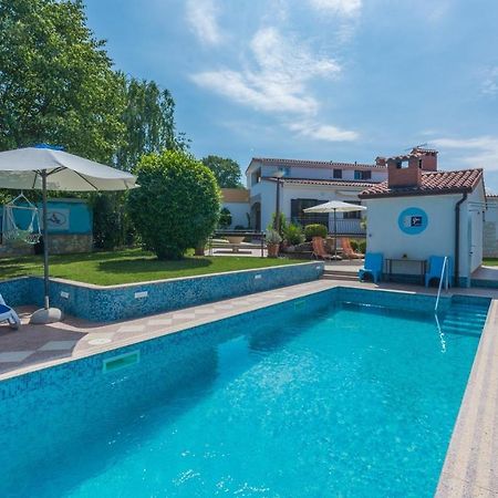 Villa Anita With Common Pool Vrvari Bagian luar foto