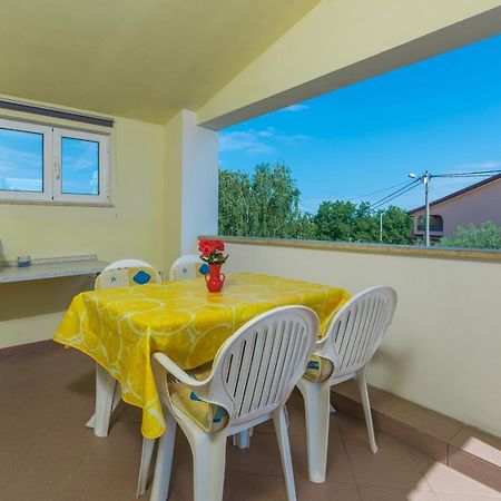 Villa Anita With Common Pool Vrvari Ruang foto