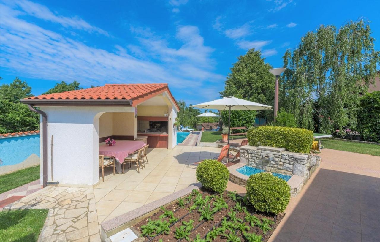 Villa Anita With Common Pool Vrvari Bagian luar foto