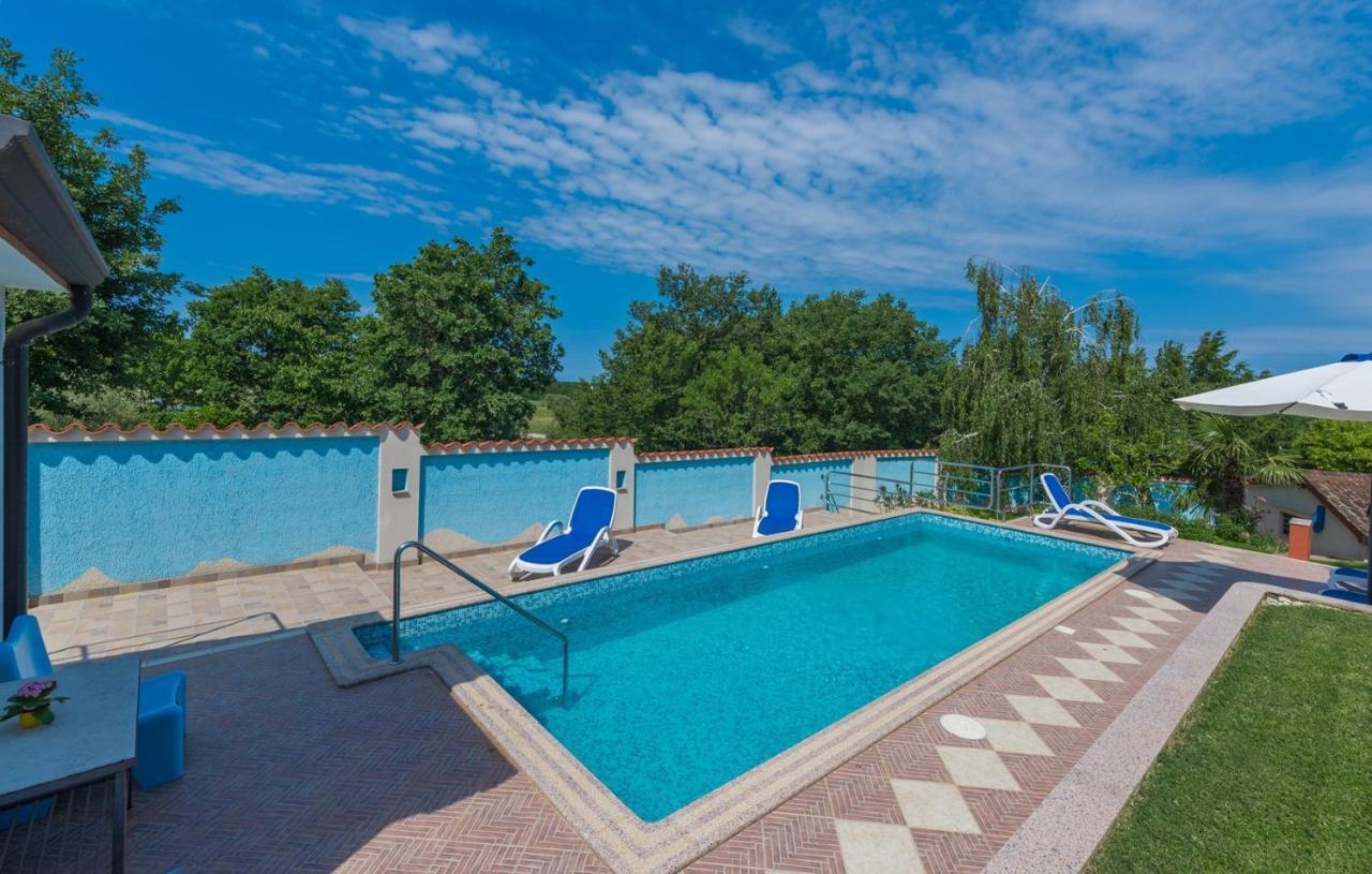 Villa Anita With Common Pool Vrvari Bagian luar foto