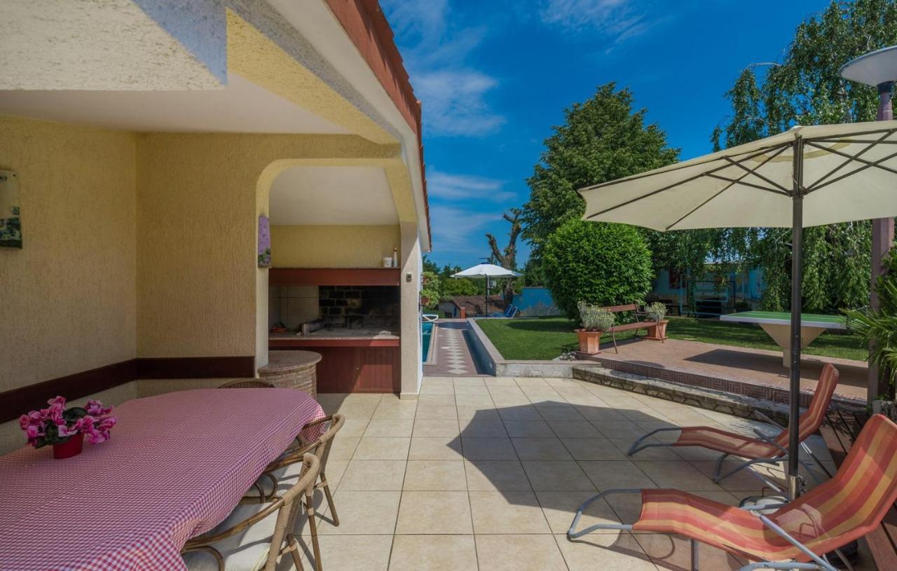 Villa Anita With Common Pool Vrvari Bagian luar foto
