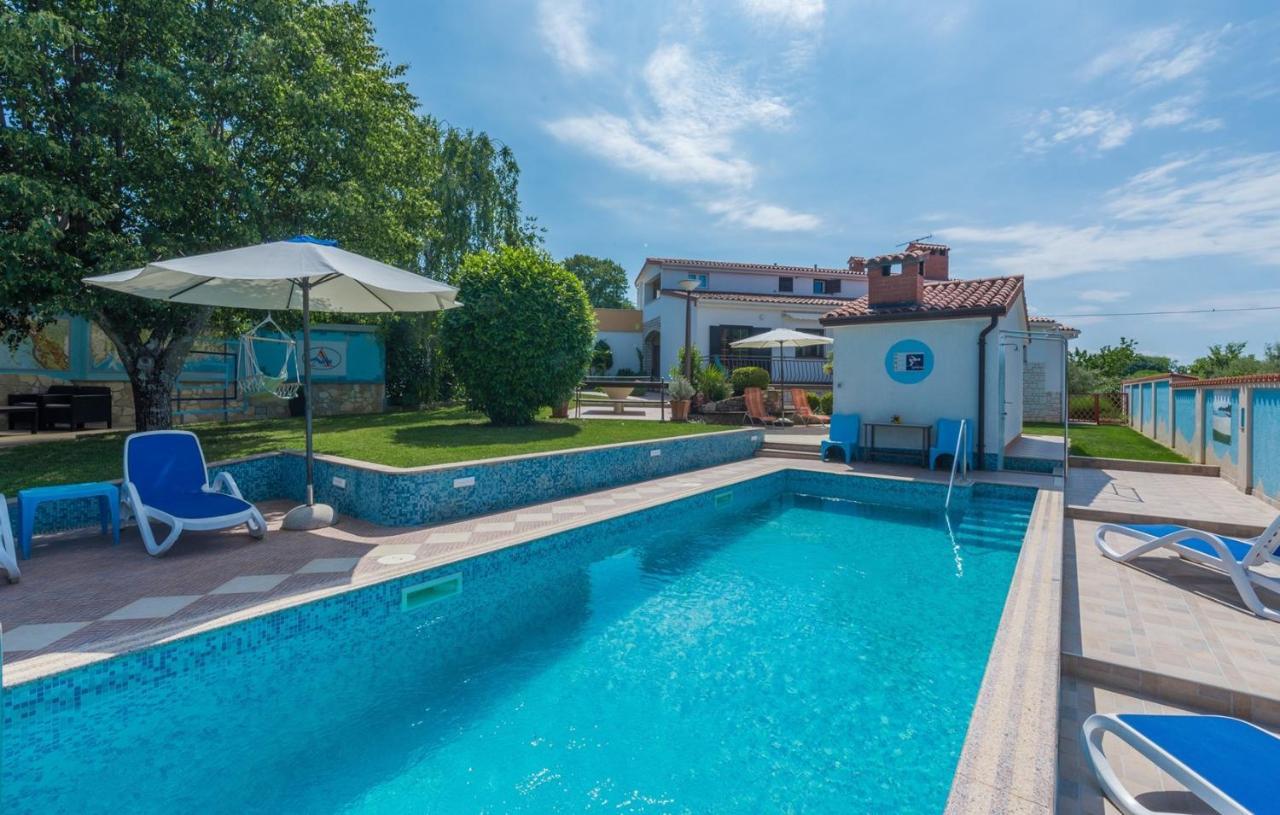 Villa Anita With Common Pool Vrvari Bagian luar foto