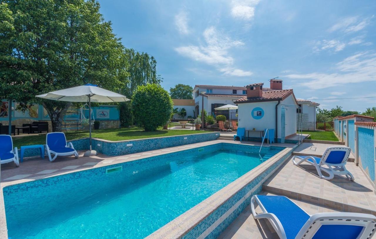 Villa Anita With Common Pool Vrvari Bagian luar foto