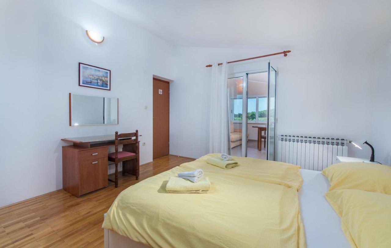 Villa Anita With Common Pool Vrvari Bagian luar foto