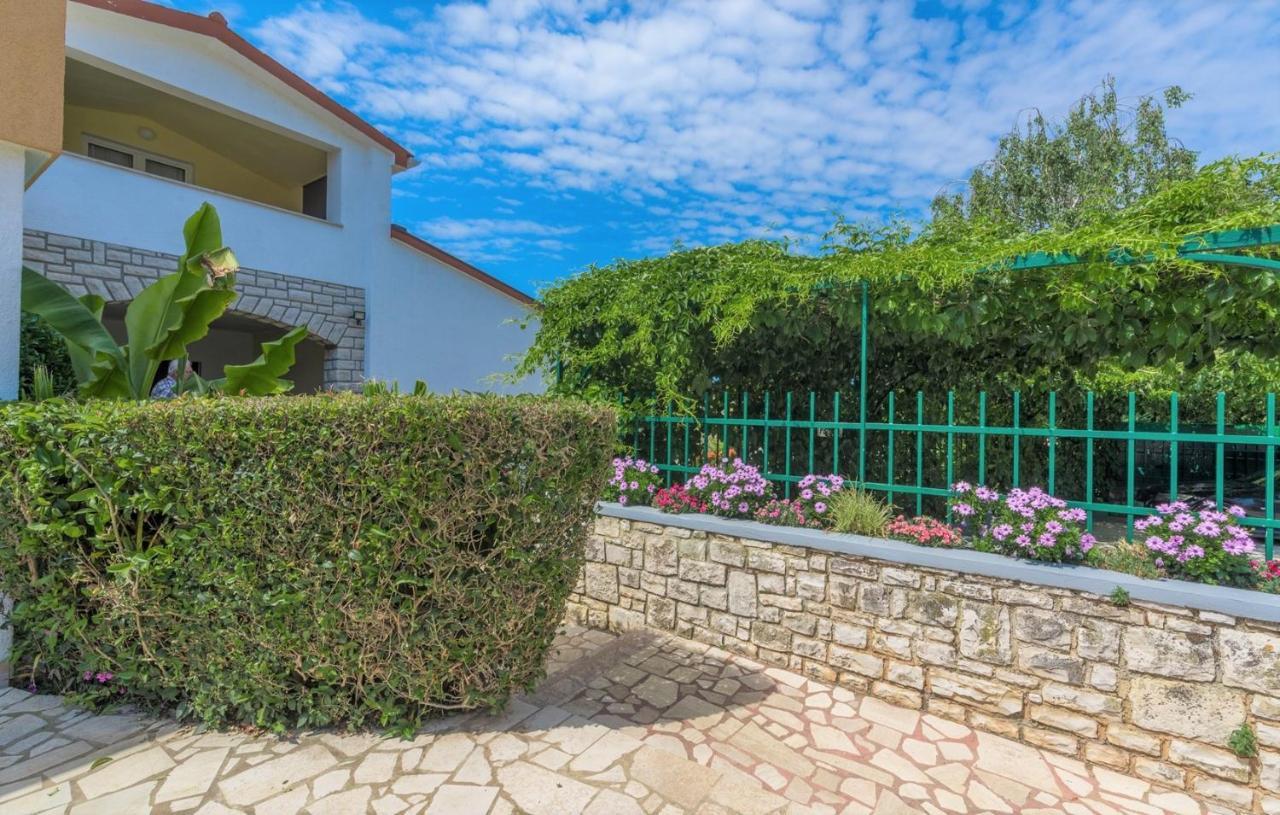 Villa Anita With Common Pool Vrvari Bagian luar foto