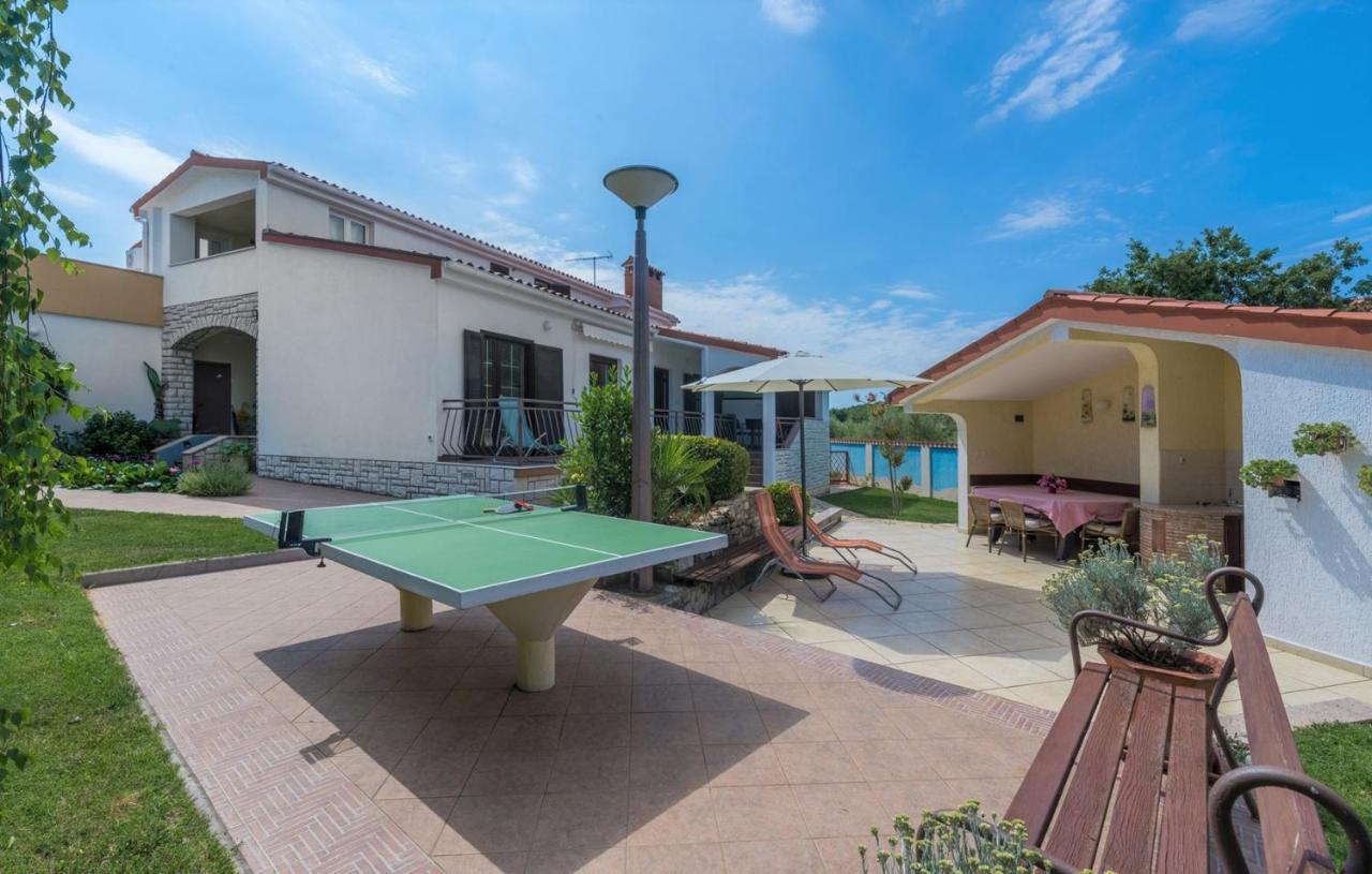 Villa Anita With Common Pool Vrvari Bagian luar foto
