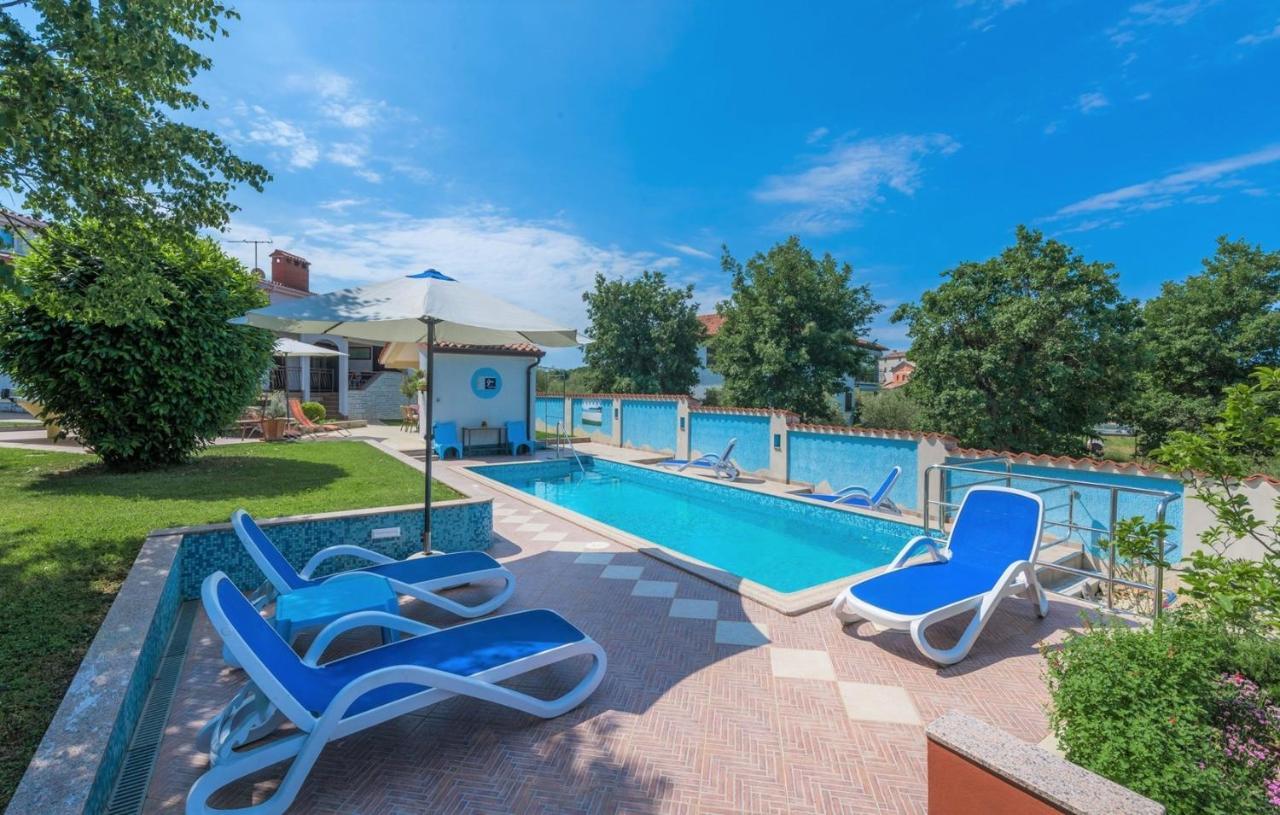 Villa Anita With Common Pool Vrvari Bagian luar foto