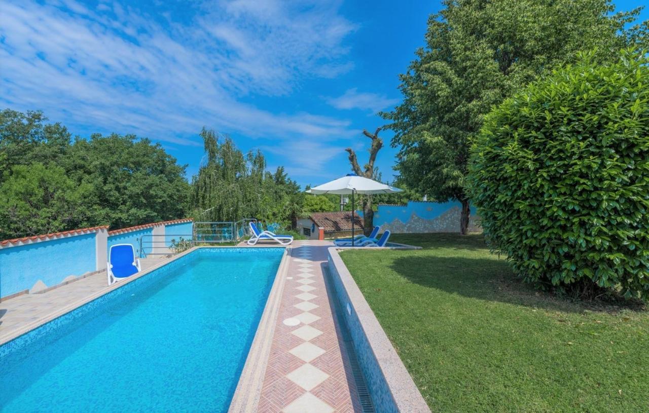Villa Anita With Common Pool Vrvari Bagian luar foto