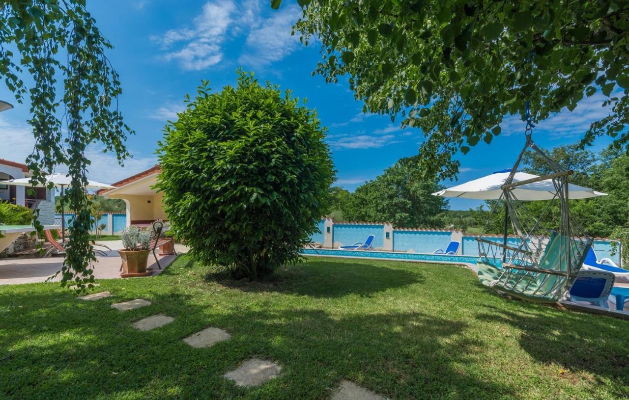 Villa Anita With Common Pool Vrvari Bagian luar foto