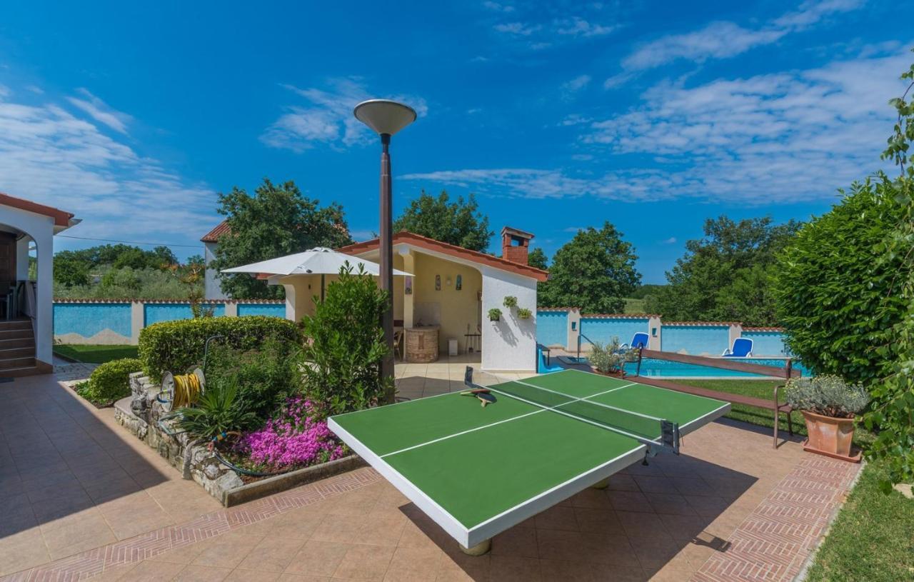 Villa Anita With Common Pool Vrvari Bagian luar foto
