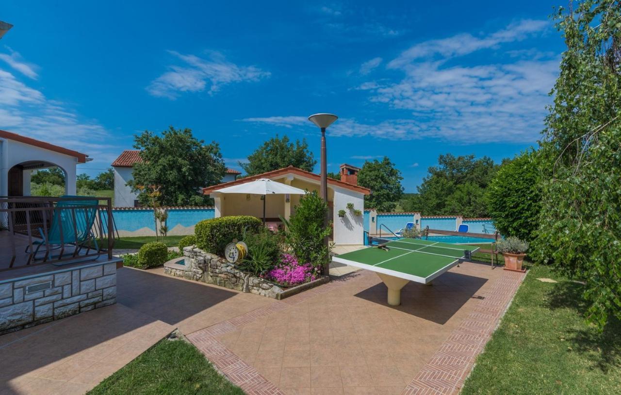 Villa Anita With Common Pool Vrvari Bagian luar foto
